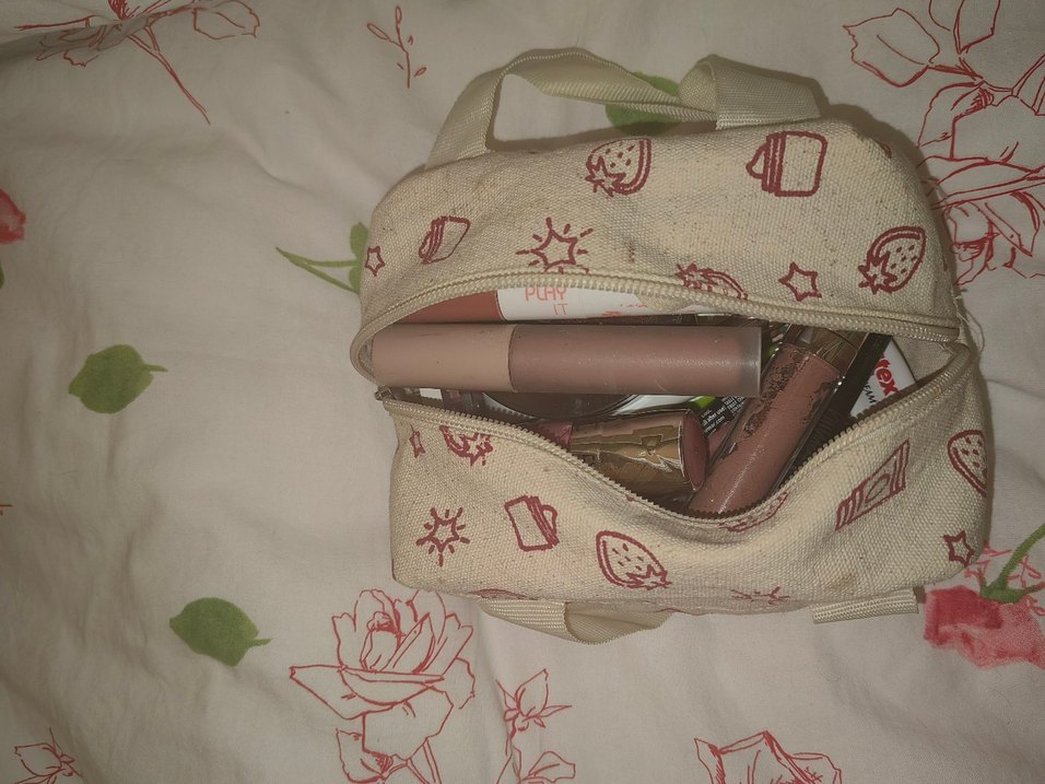 Makyaj ürünleri ve Çanta - Görsel 2