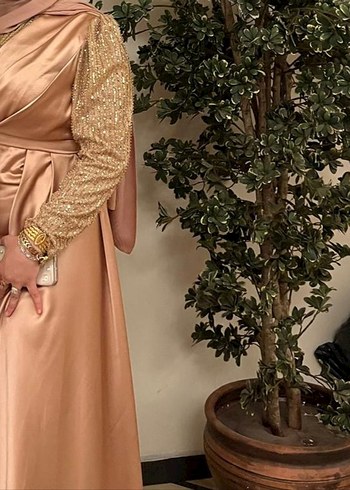 Drapeli Yüksek Yakalı Kahverengi Midi Tesettür Elbise - Görsel 2