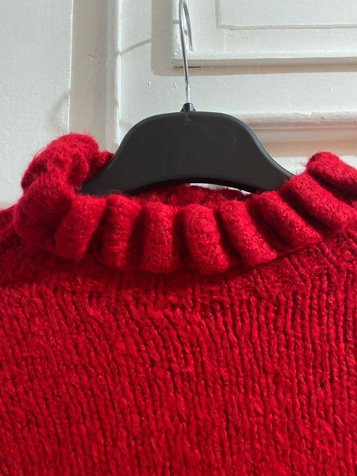 Kırmızı Boğazlı Triko Kadın Kazak - Görsel 2