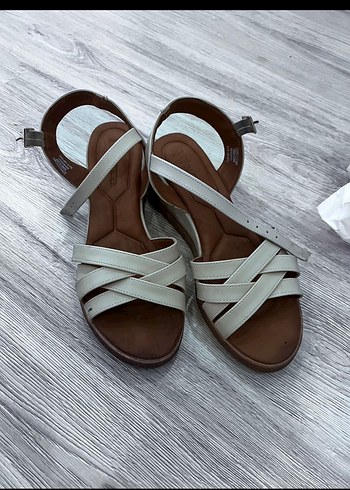 Beyaz Kadın Dolgu Topuklu Sandalet