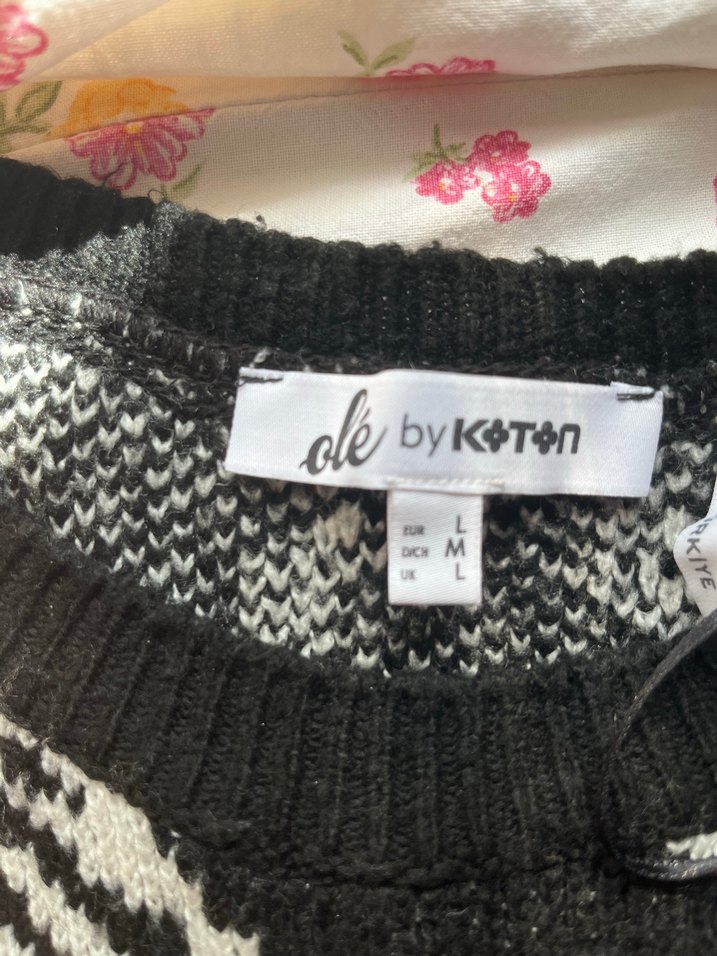 Örgü Siyah Yıldız Desenli Uzun Kollu Kazak - Görsel 5