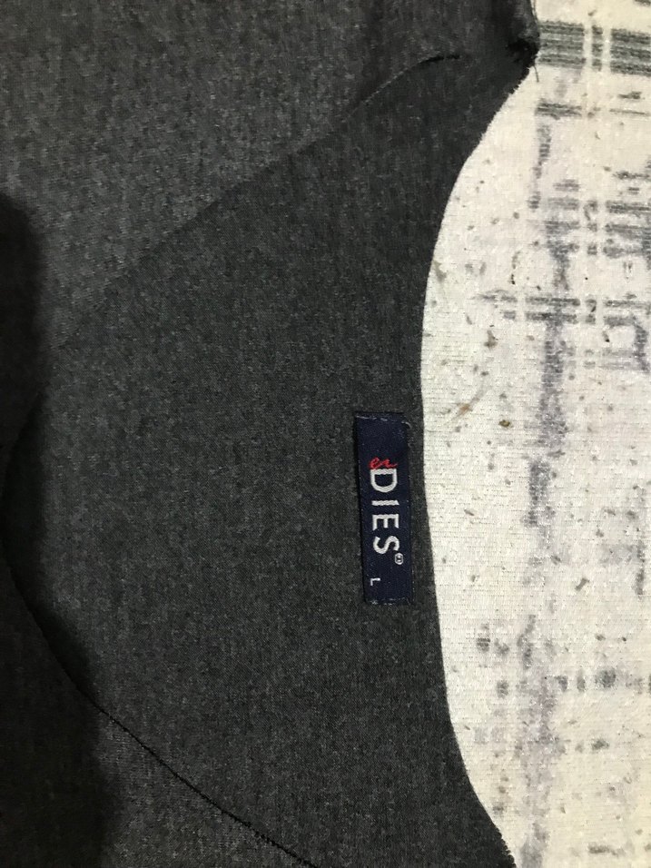 Gri V Yaka Kısa Kollu Kadın Tişört - Görsel 2