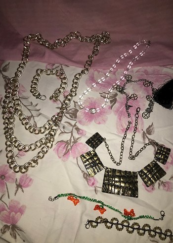 Beden Zincir Detaylı Pembe Nakışlı Kız Aksesuarı