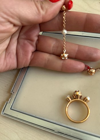 Beden Minimalist Altın Renkli Boncuklu Düğün Küpeleri