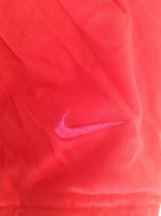 Nike Antrenman şık tişört