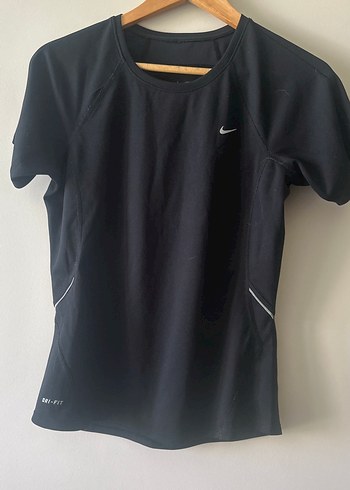 Nike Siyah Kısa Kollu Kadın Tişört