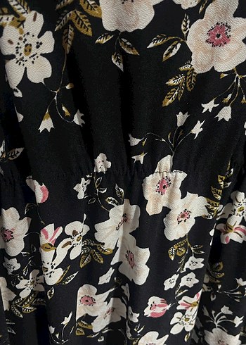Çiçek Desenli Siyah Elbise - Görsel 2