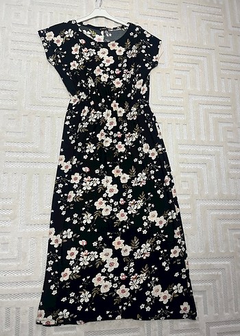 Çiçek Desenli Siyah Elbise - Görsel 3