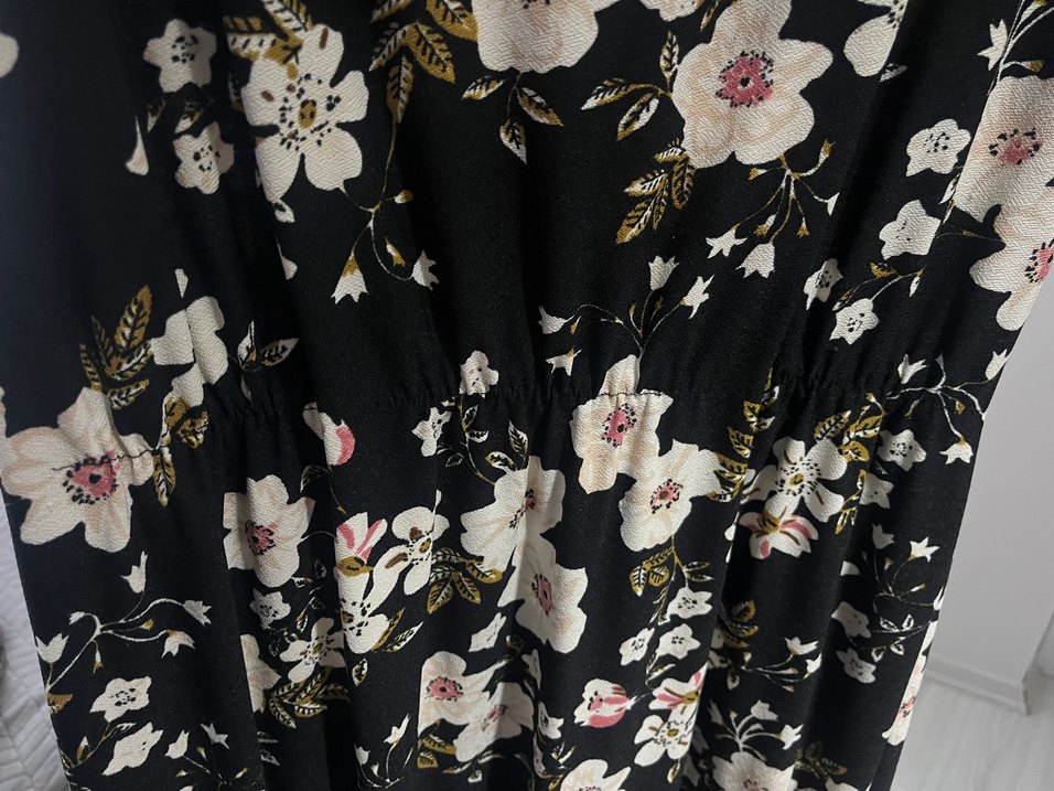 Çiçek Desenli Siyah Elbise - Görsel 2