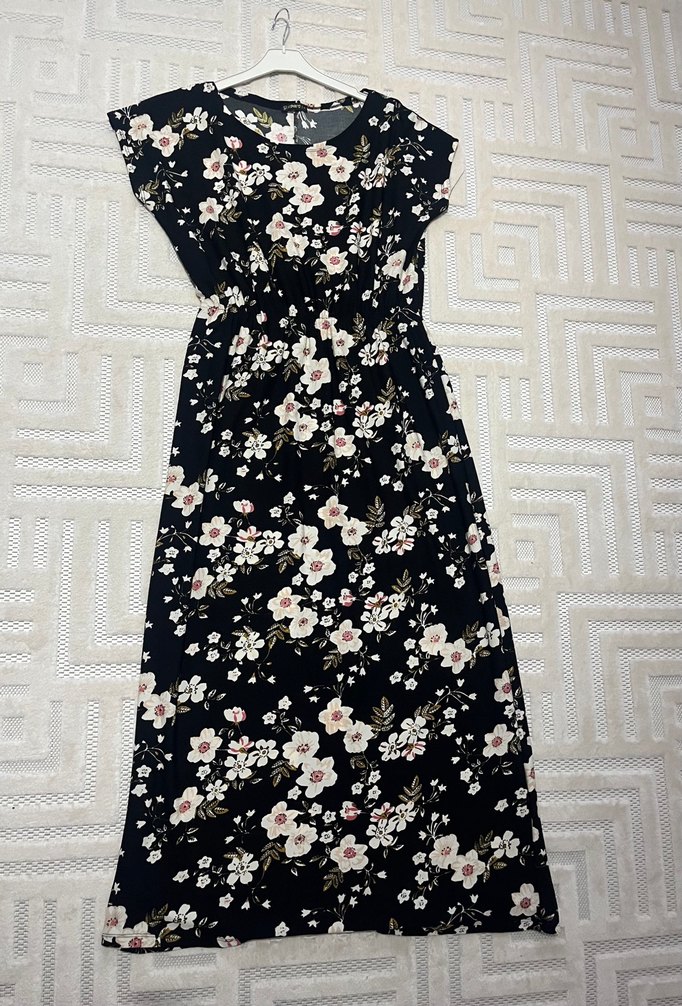 Çiçek Desenli Siyah Elbise - Görsel 3