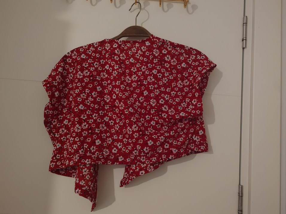 Kırmızı Çiçek Desenli Bohem V Yaka Bluz - Görsel 3