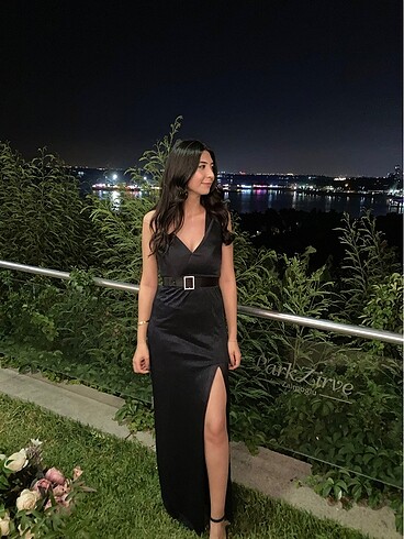 Lacivert yırtmaçlı gece elbisesi