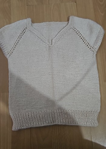Diğer bej ve siyah seçeneğiyle suveter boy 35cm en 56 cm