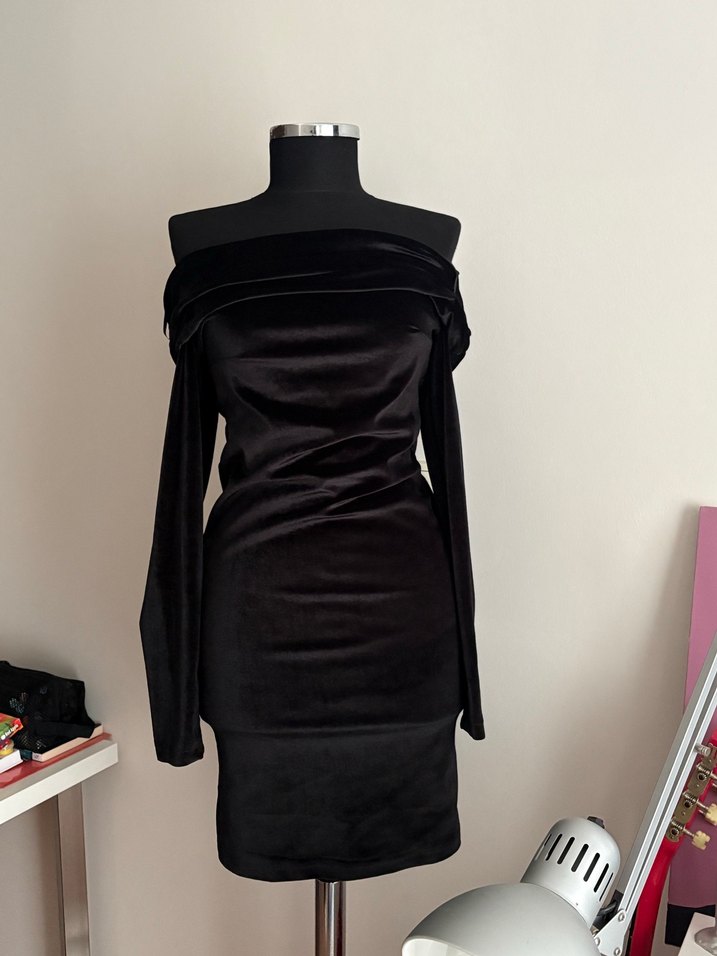 Siyah madonna yaka kadife gece elbisesi - Görsel 2