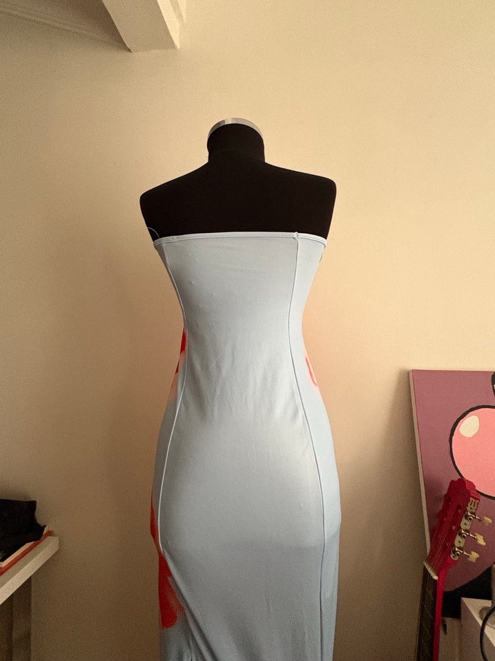 Mavi Çiçek Desenli Straplez elbise - Görsel 2