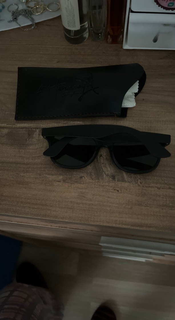 Siyah Güneş Gözlüğü - Görsel 3