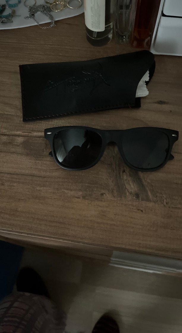 Siyah Güneş Gözlüğü - Görsel 2
