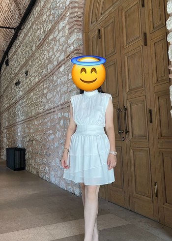 Beyaz Mini Yüksek Yakalı Şeffaf Elbise