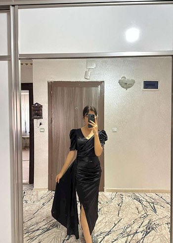 Siyah Drapeli Uzun V Yaka Gotik Abiye Elbise