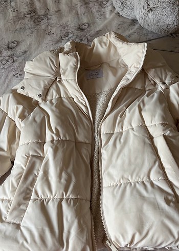 Krem Peluş Detaylı Kadın Kışlık Mont