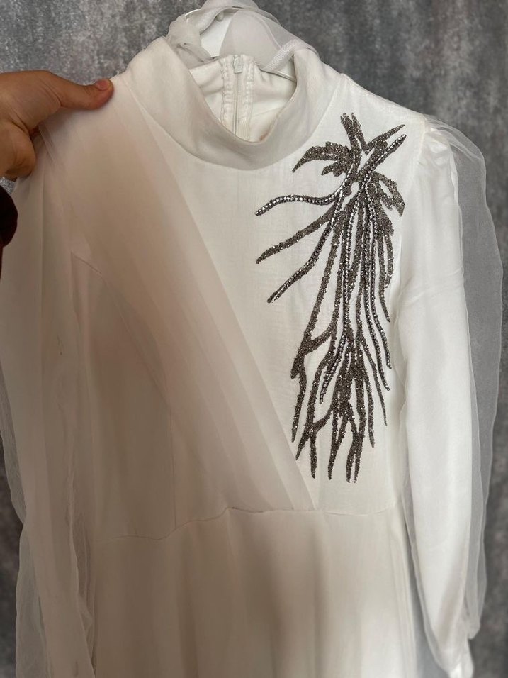 Uzun Beyaz İşlemeli Nikah Elbisesi - Görsel 3