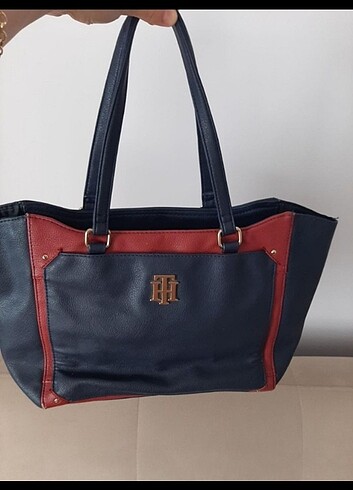 Tommy hilfiger kol çantasi