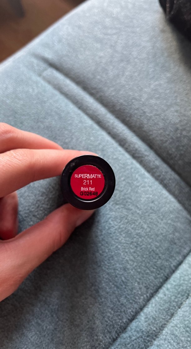 Oriflame Siyah kutuda kırmızı ruj - Görsel 2