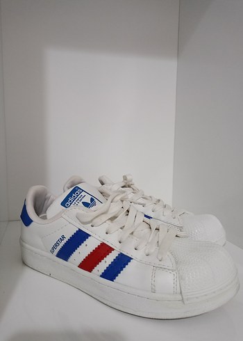 Adidas Beyaz Çizgili Bağcıklı Kadın Spor Ayakkabı