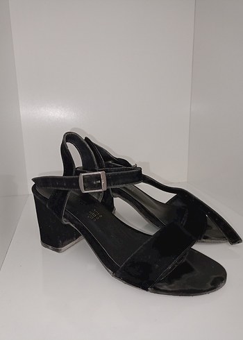 Diğer Siyah Tokalı Kadın Topuklu Sandalet