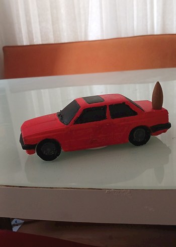 Beden Kırmızı Oyuncak Araba