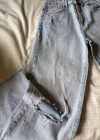 Geniş Kesim Midi Boy Yırtık Kot Pantolon - Görsel 2