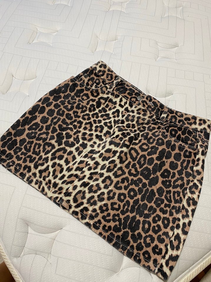 Düğmeli Leopar Desenli Mini Etek - Görsel 2