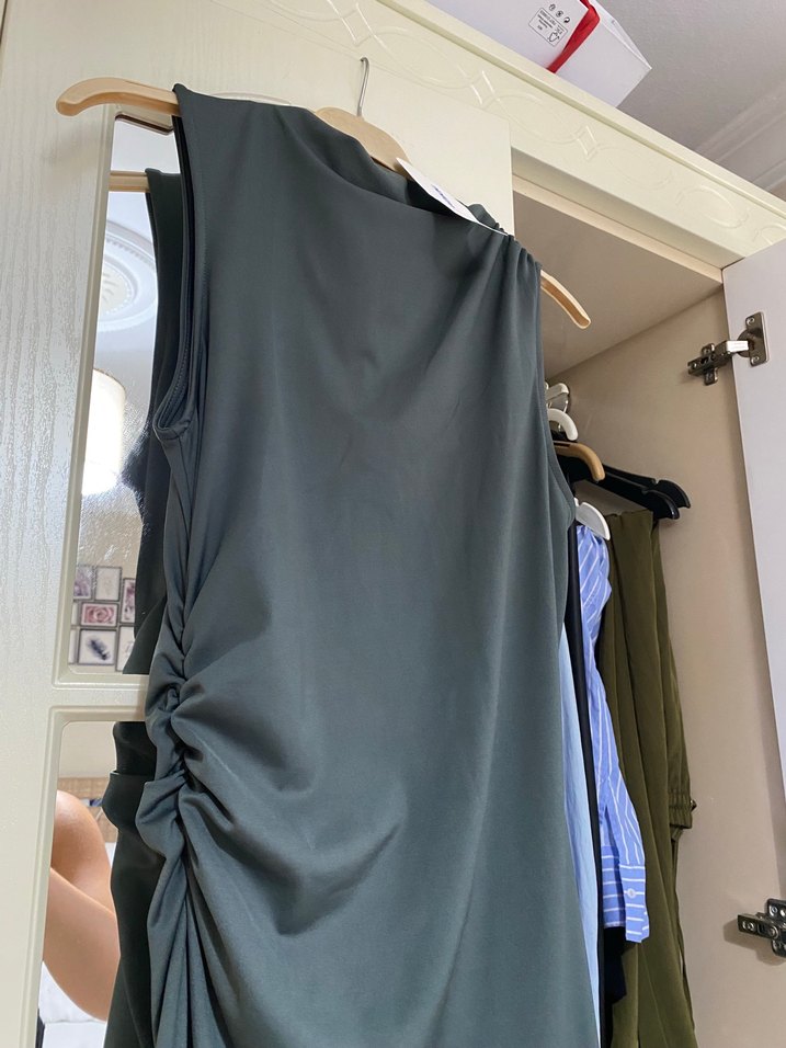 Gri Drapeli Uzun Kolsuz Elbise - Görsel 2