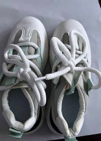 Beyaz Elastik Bağcıklı Spor Ayakkabı - Görsel 4