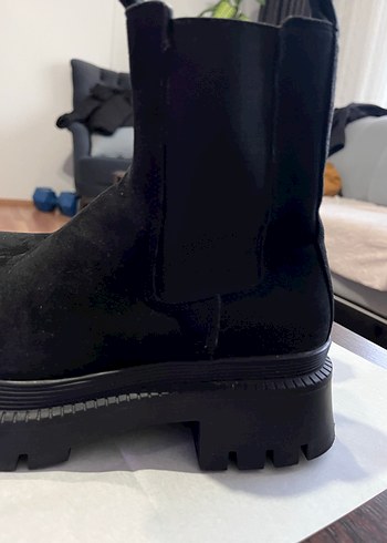 Siyah Süet Platform Topuklu Kadın Bot - Görsel 3