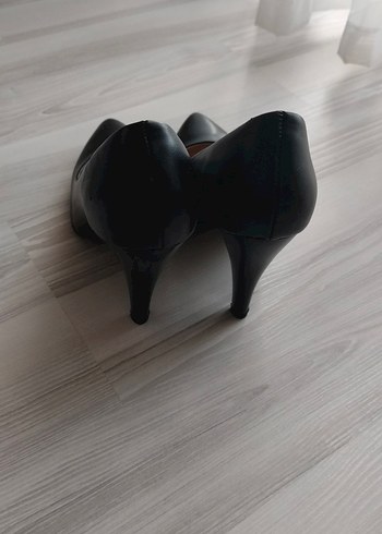 40 Beden Siyah Deri Tokalı Stiletto Topuklu Kadın Ayakkabı