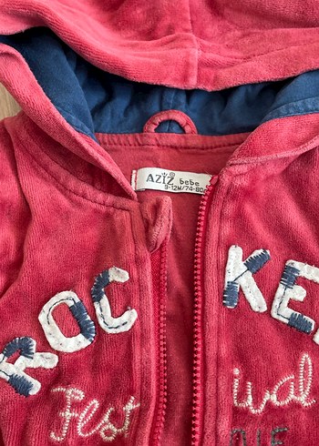 Kız Çocuk Kırmızı Kapüşonlu Fermuarlı Yelek - Görsel 2