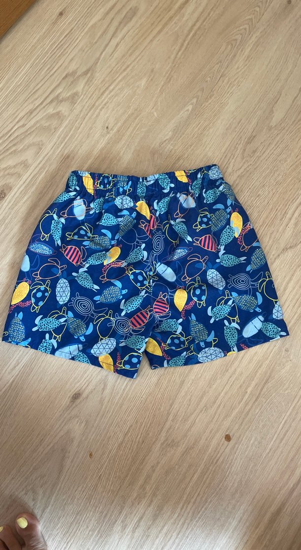 Erkek Çocuk Renkli Desenli Deniz Şortu - Görsel 2