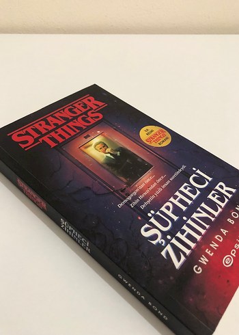 Beden Stranger Things: Şüpheci Zihinler Romanı
