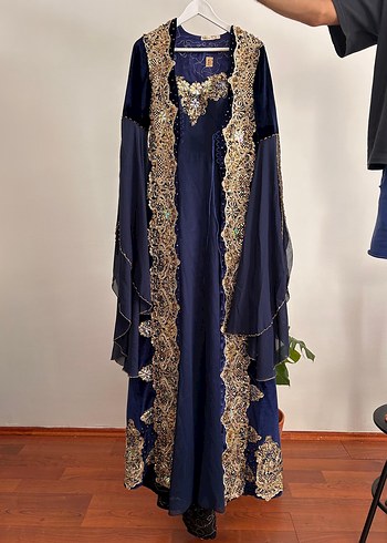 38 Beden Nakışlı Lacivert Uzun kaftan