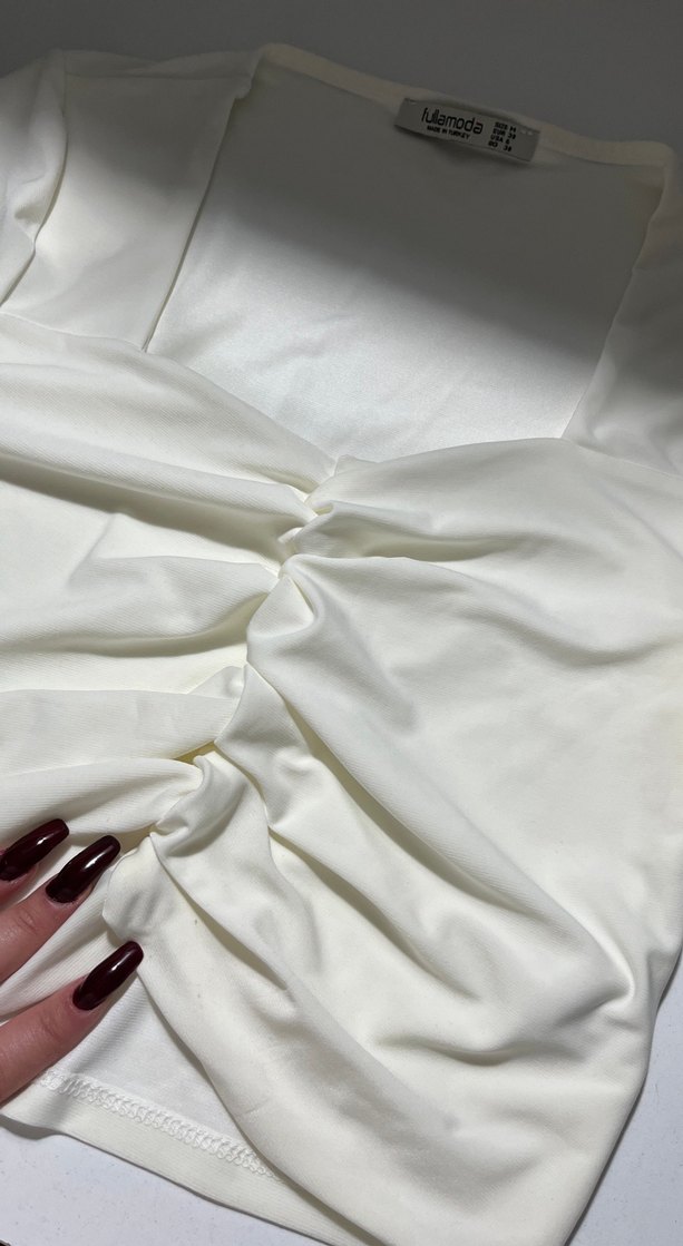 Beyaz V Yakalı Kadın crop - Görsel 3