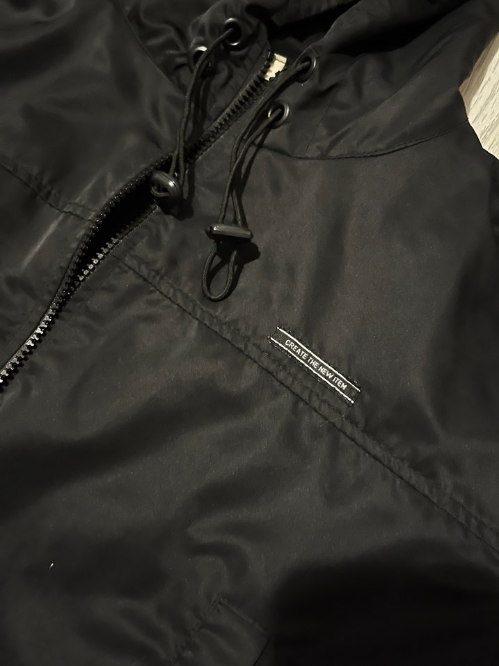 Siyah Kapüşonlu Fermuarlı Kadın yağmurluk ceket - Görsel 3