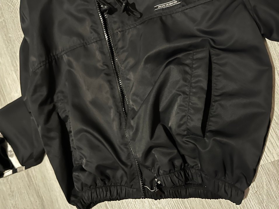 Siyah Kapüşonlu Fermuarlı Kadın yağmurluk ceket - Görsel 4