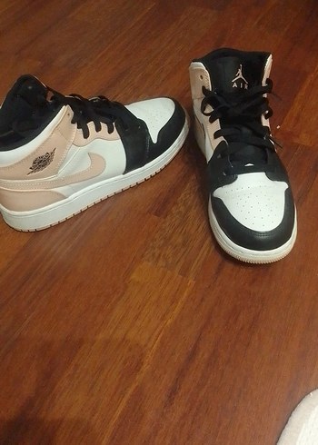 Beyaz Siyah Bağcıklı Kadın Sneakers