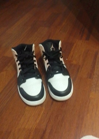 Nike Beyaz Siyah Bağcıklı Kadın Sneakers