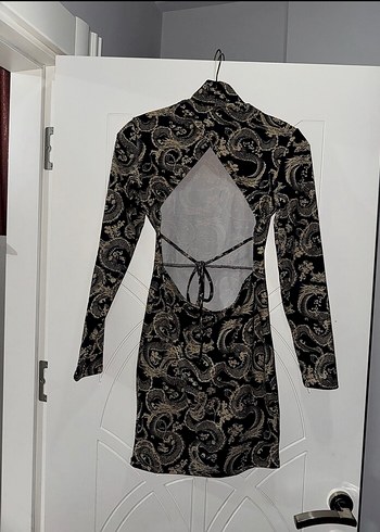 Bershka Yılan Desenli Uzun Kollu Siyah Bohem Elbise