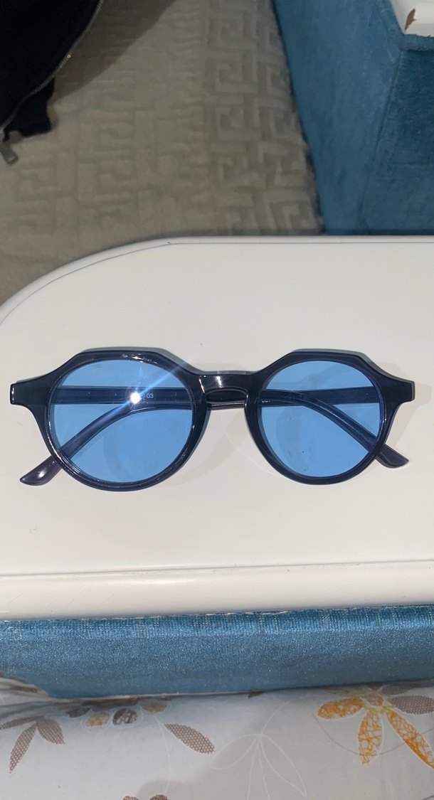 Şeffaf Koyu Mavi Minimalist Kadın Güneş Gözlüğü - Görsel 2