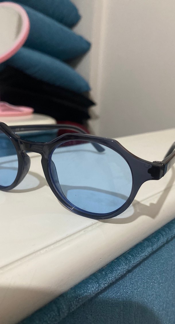 Şeffaf Koyu Mavi Minimalist Kadın Güneş Gözlüğü - Görsel 4