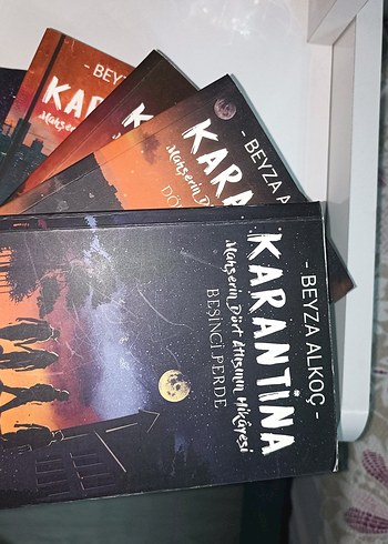  Beyza Alkoç - Karantina Roman Serisi