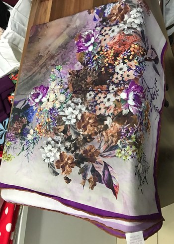 Le Monde Paris Mor Çiçek Desenli İpek Fular - Görsel 3